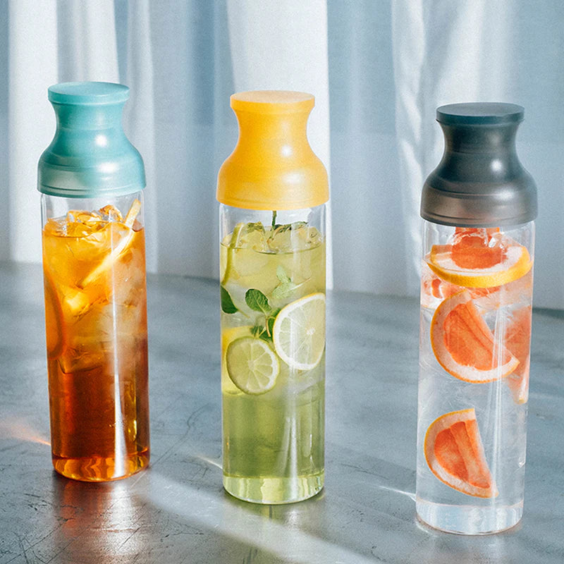 Hario Filter-In Carafe cold brew tea 1000ml — close-up of silicone filter lid